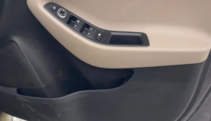 2017 Hyundai Elite i20 ASTA 1.2 (O), Petrol, Manual, 85,249 km, Driver Side Door Panels Control