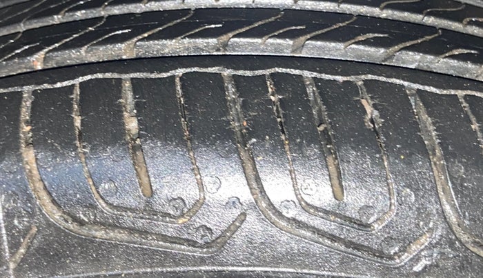 2015 Honda Amaze 1.2L I-VTEC S, Petrol, Manual, 36,909 km, Left Front Tyre Tread