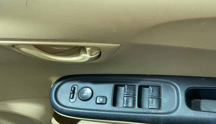 2015 Honda Amaze 1.2L I-VTEC S, Petrol, Manual, 36,909 km, Driver Side Door Panels Control
