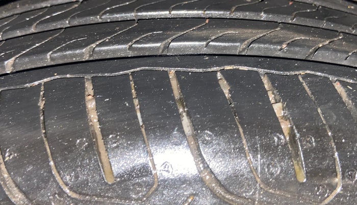 2015 Honda Amaze 1.2L I-VTEC S, Petrol, Manual, 36,909 km, Left Rear Tyre Tread