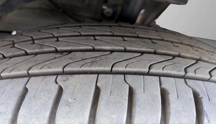 2019 Maruti XL6 ALPHA AT, Petrol, Automatic, 55,020 km, Right Front Tyre Tread