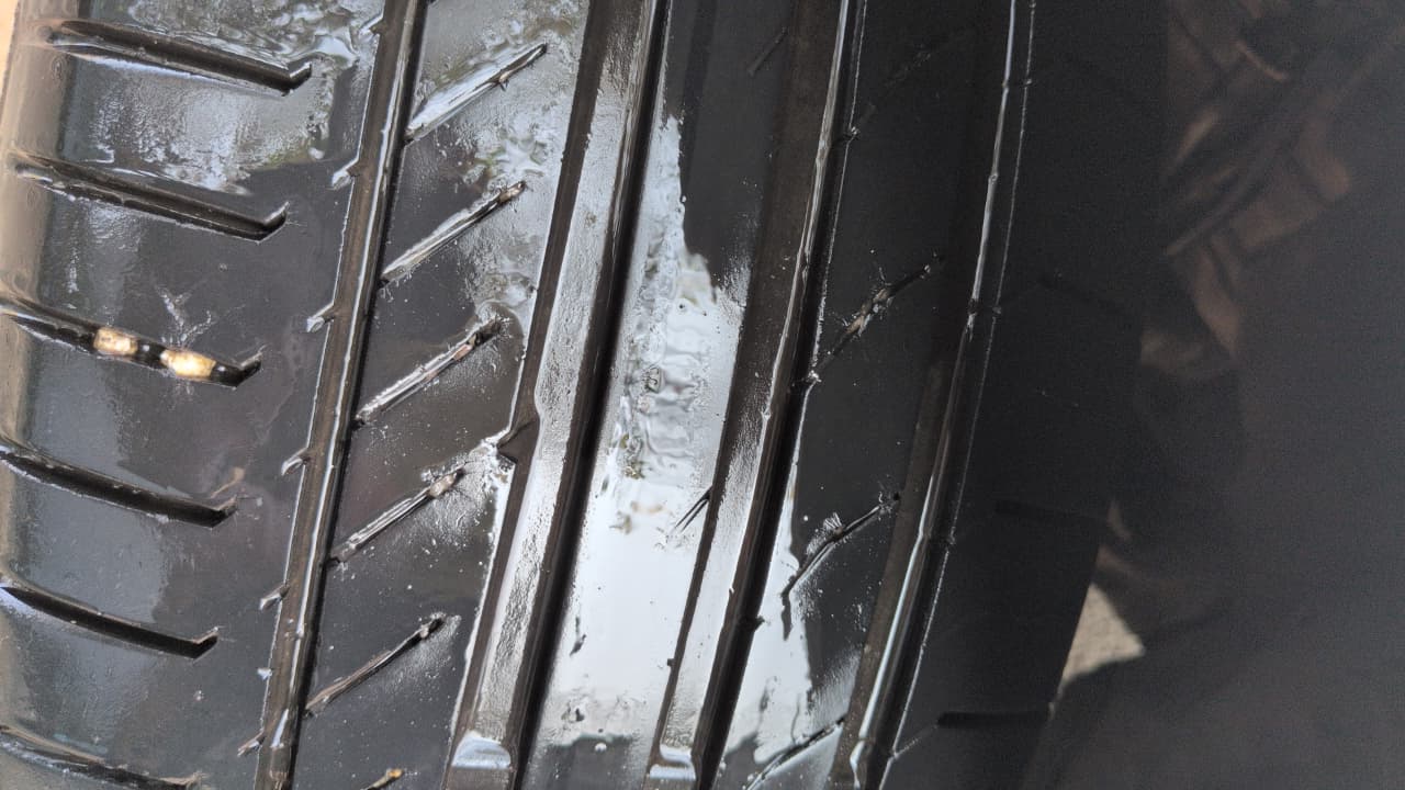 2014 Mercedes Benz C Class C 200 AVANTGARDE, Petrol, Automatic, 52,383 km, Left Front Tyre Tread