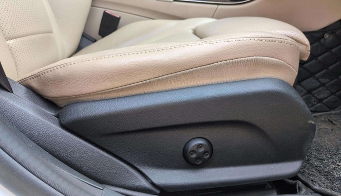 2014 Mercedes Benz C Class C 200 AVANTGARDE, Petrol, Automatic, 52,383 km, Driver Side Adjustment Panel