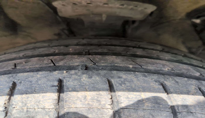 2014 Hyundai Verna FLUIDIC 1.6 CRDI SX, Diesel, Manual, 84,446 km, Left Rear Tyre Tread
