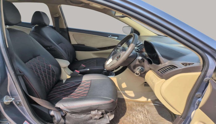 2014 Hyundai Verna FLUIDIC 1.6 CRDI SX, Diesel, Manual, 84,446 km, Right Side Front Door Cabin