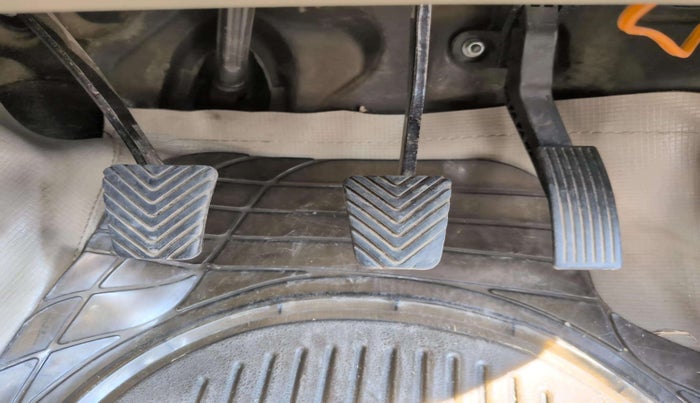 2014 Hyundai Verna FLUIDIC 1.6 CRDI SX, Diesel, Manual, 84,446 km, Pedals