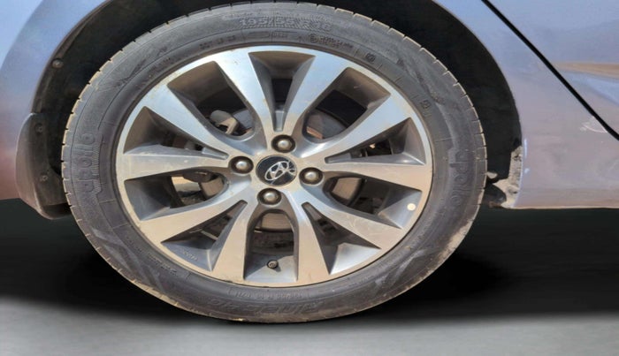 2014 Hyundai Verna FLUIDIC 1.6 CRDI SX, Diesel, Manual, 84,446 km, Right Rear Wheel