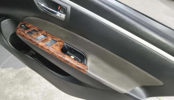 2017 Maruti Swift VDI, Diesel, Manual, 76,618 km, Driver Side Door Panels Control