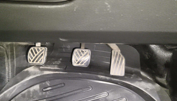 2017 Maruti Swift VDI, Diesel, Manual, 76,618 km, Pedals