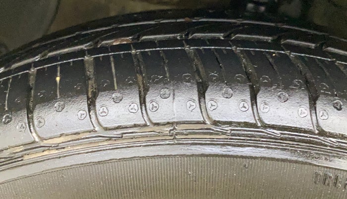 2015 Hyundai Xcent SX AT 1.2 (O), Petrol, Automatic, 24,625 km, Left Front Tyre Tread