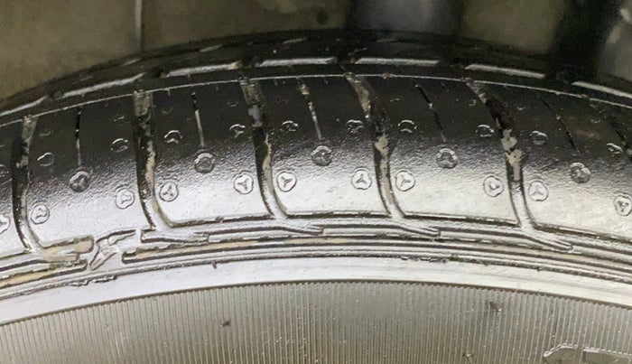 2015 Hyundai Xcent SX AT 1.2 (O), Petrol, Automatic, 24,625 km, Left Rear Tyre Tread