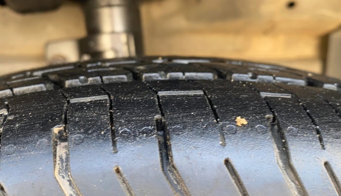 2014 Maruti Swift Dzire VDI, Diesel, Manual, 89,027 km, Right Front Tyre Tread