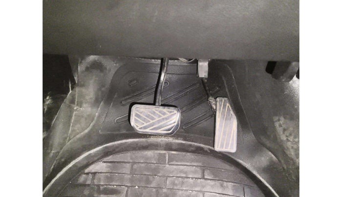 2019 Maruti Swift VXI AMT, Petrol, Automatic, 1,00,922 km, Pedals