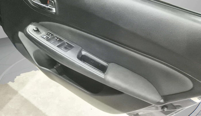 2019 Maruti Swift VXI AMT, Petrol, Automatic, 1,00,922 km, Driver Side Door Panels Control