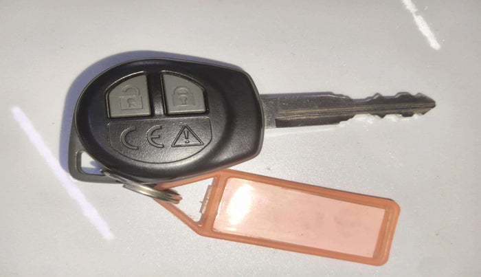 2019 Maruti Swift VXI AMT, Petrol, Automatic, 1,00,922 km, Key Close Up