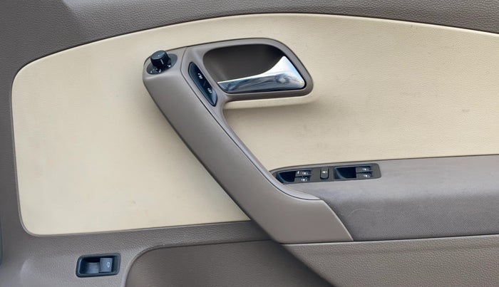 2016 Skoda Rapid 1.5 TDI CR STYLE PLUS AT, Diesel, Automatic, 1,32,232 km, Driver Side Door Panels Control