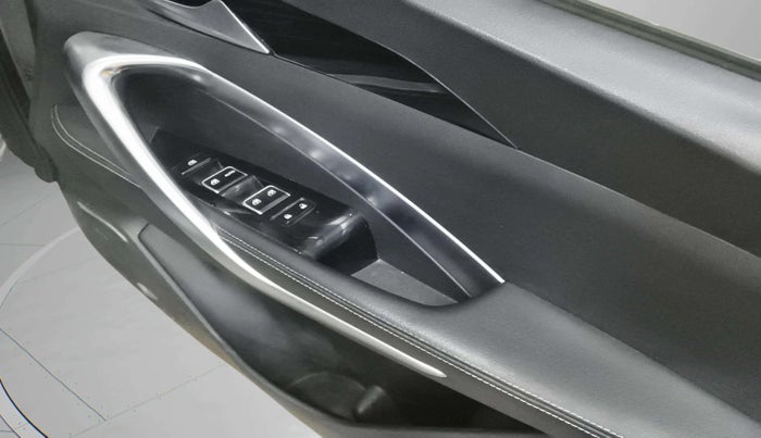 2019 MG HECTOR SHARP 1.5 DCT PETROL, Petrol, Automatic, 49,966 km, Driver Side Door Panels Control