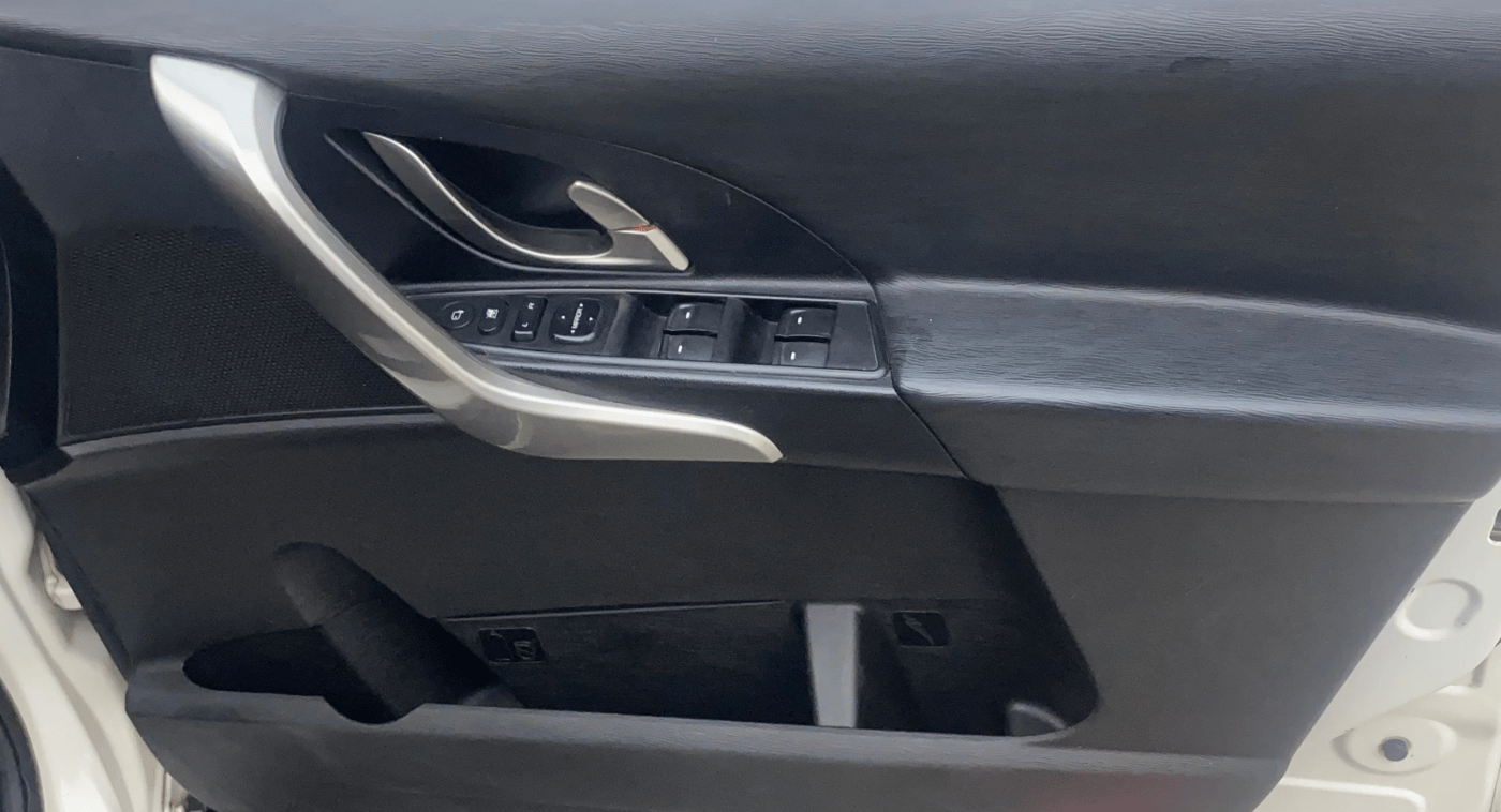 2020 Mahindra XUV500 W9, Diesel, Manual, 69,539 km, Driver Side Door Panels Control