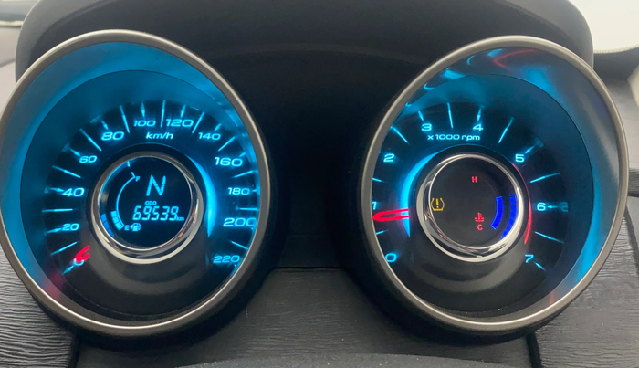 2020 Mahindra XUV500 W9, Diesel, Manual, 69,539 km, Odometer Image