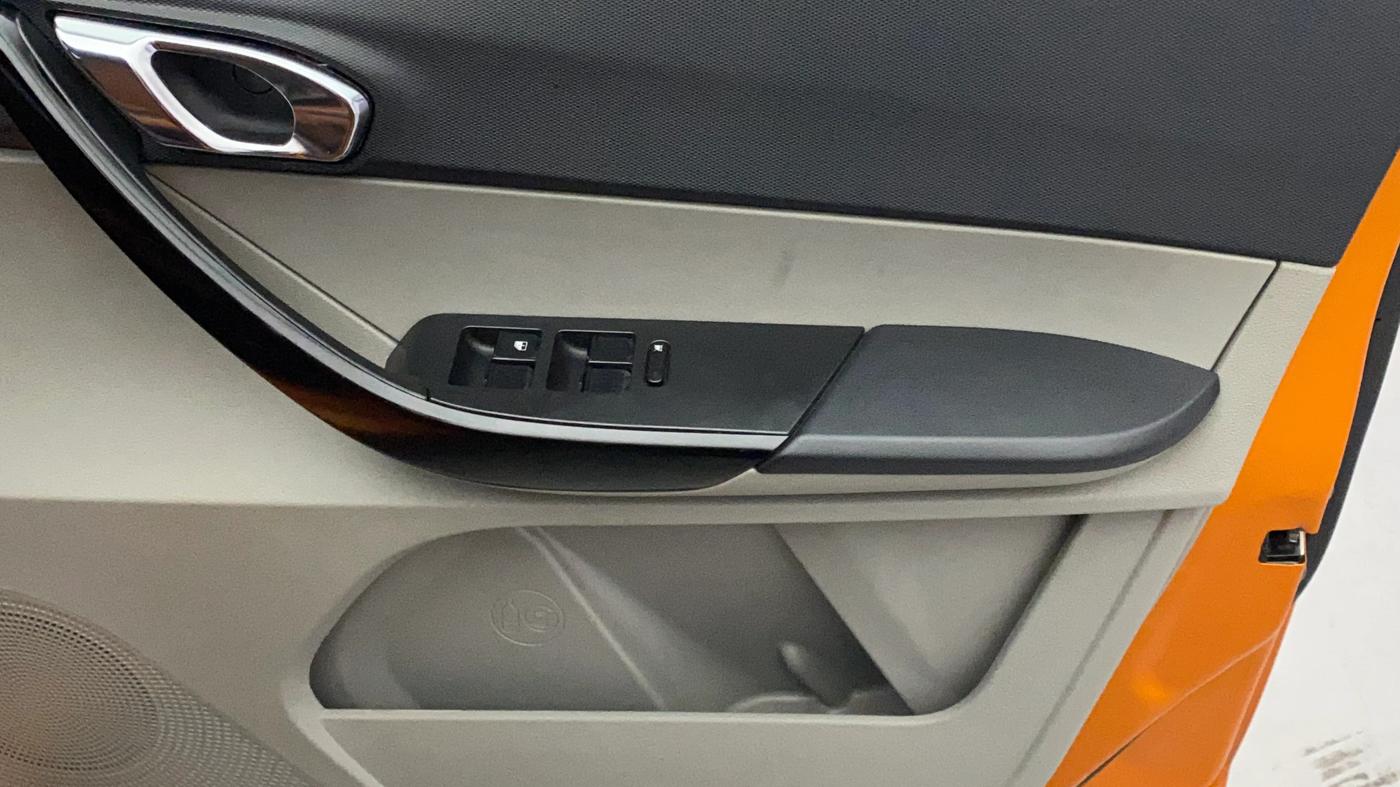2019 Tata Tiago XZ PLUS PETROL, Petrol, Manual, 31,087 km, Driver Side Door Panels Control