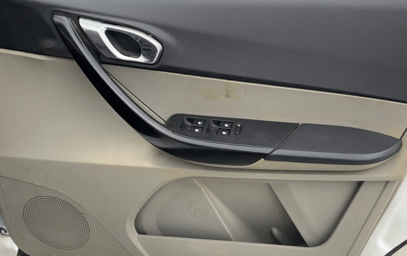2016 Tata Tiago XZ PETROL, Petrol, Manual, 63,791 km, Driver Side Door Panels Control