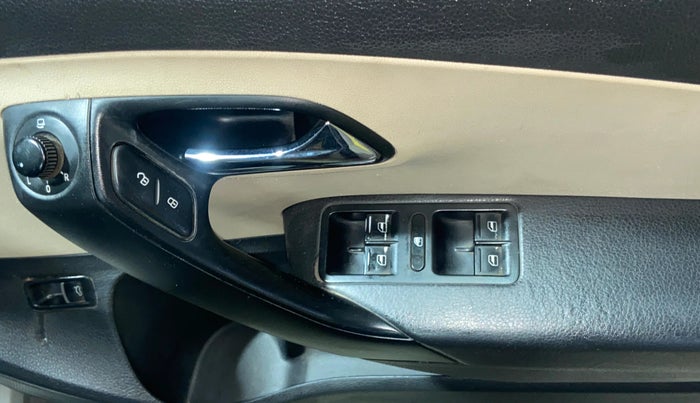 2016 Skoda Rapid 1.5 TDI CR STYLE PLUS AT, Diesel, Automatic, 1,09,407 km, Driver Side Door Panels Control