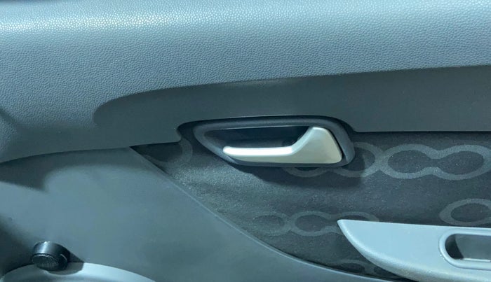 2016 Maruti Alto 800 LXI, Petrol, Manual, 43,792 km, Driver Side Door Panels Control