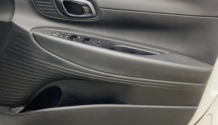 2022 Hyundai NEW I20 SPORTZ 1.5 MT, Diesel, Manual, 76,841 km, Driver Side Door Panels Control