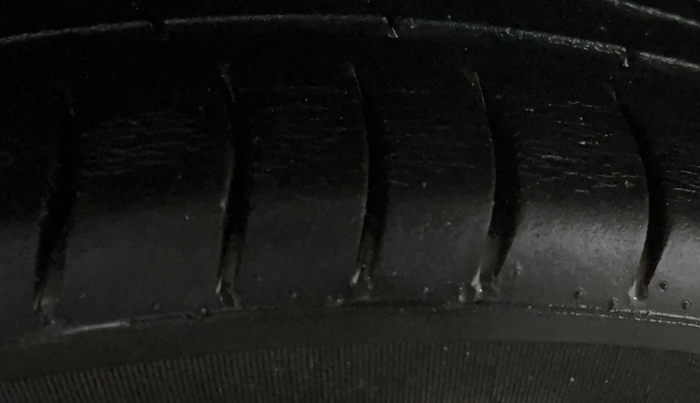 2016 Maruti Wagon R 1.0 VXI, Petrol, Manual, 72,954 km, Right Front Tyre Tread