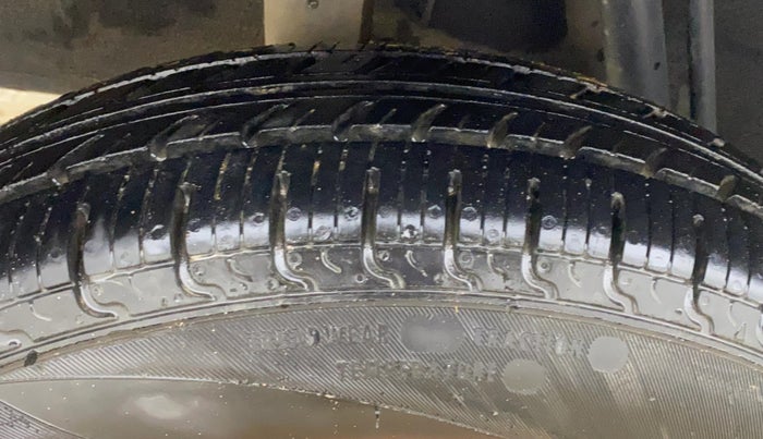 2017 Renault Kwid RXT 02 Anniversary Edition, Petrol, Manual, 98,354 km, Right Rear Tyre Tread