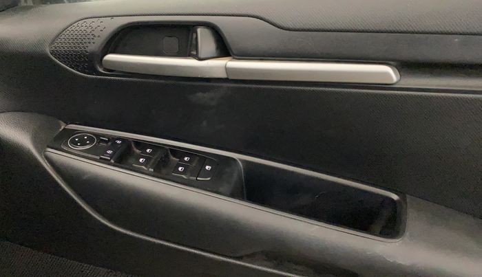 2024 KIA SONET HTK (O) 1.2 Petrol MT, Petrol, Manual, 19,416 km, Driver Side Door Panels Control