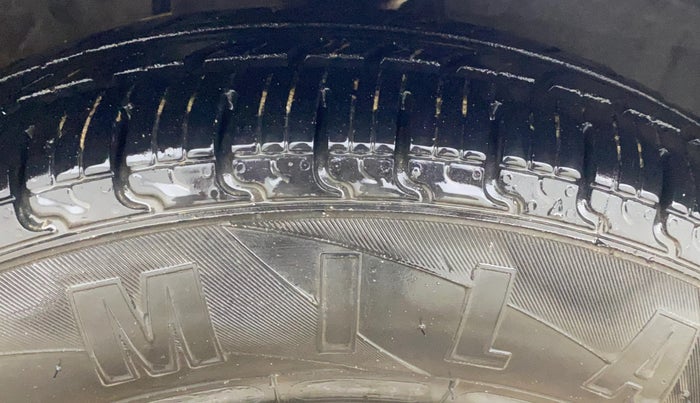 2014 Hyundai i10 SPORTZ 1.1, CNG, Manual, 59,160 km, Right Front Tyre Tread