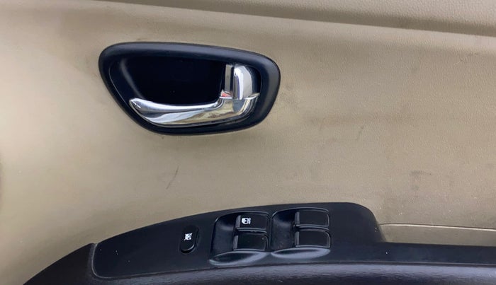 2014 Hyundai i10 SPORTZ 1.1, CNG, Manual, 59,160 km, Driver Side Door Panels Control