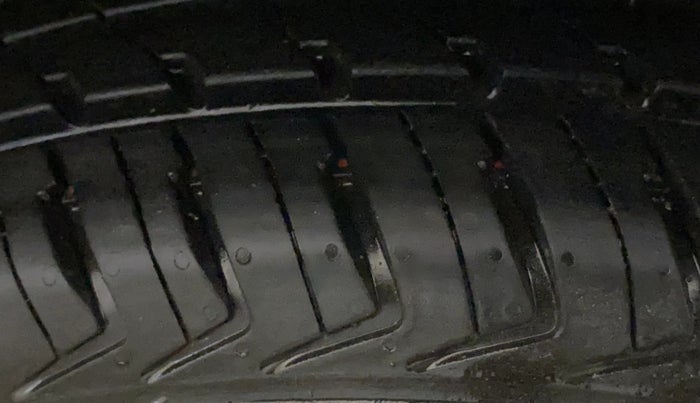 2014 Maruti Wagon R 1.0 LXI, Petrol, Manual, 95,485 km, Left Front Tyre Tread