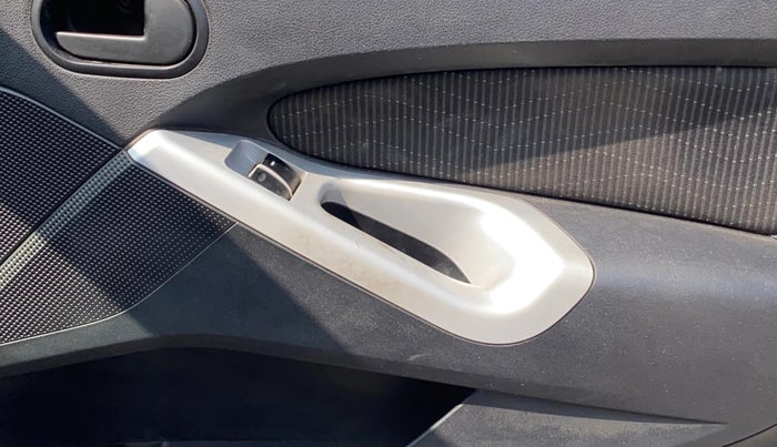 2013 Ford Figo ZXI 1.2 PETROL, Petrol, Manual, 55,807 km, Driver Side Door Panels Control