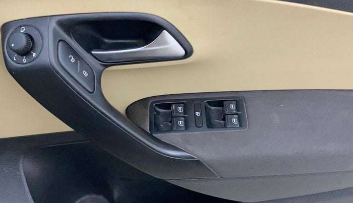 2014 Volkswagen Polo HIGHLINE1.5L, Diesel, Manual, 86,574 km, Driver Side Door Panels Control