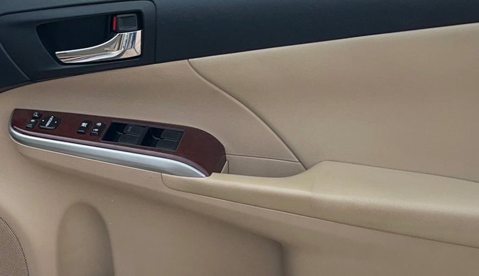 2012 Toyota Camry 2.5L AT, Petrol, Automatic, 67,585 km, Driver Side Door Panels Control