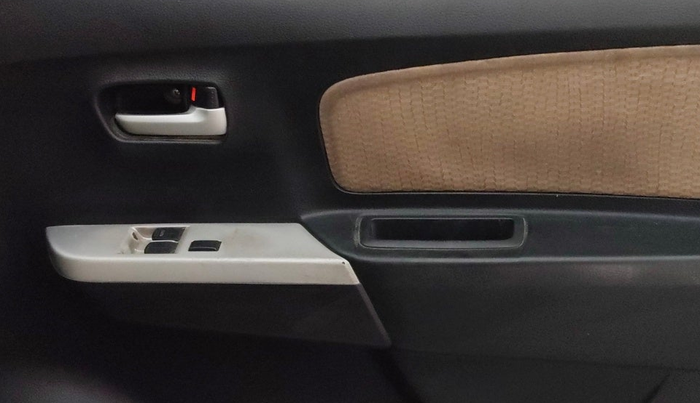 2018 Maruti Wagon R 1.0 LXI CNG, CNG, Manual, 96,300 km, Driver Side Door Panels Control