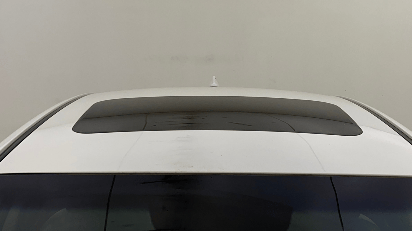 2016 Hyundai New Elantra 2.0 SX(O) AT PETROL, Petrol, Automatic, 1,01,417 km, Moonroof/ Sunroof