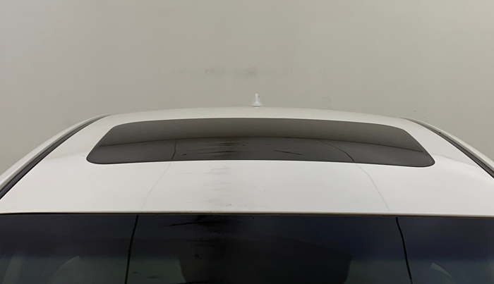 2016 Hyundai New Elantra 2.0 SX(O) AT PETROL, Petrol, Automatic, 1,01,757 km, Moonroof/ Sunroof