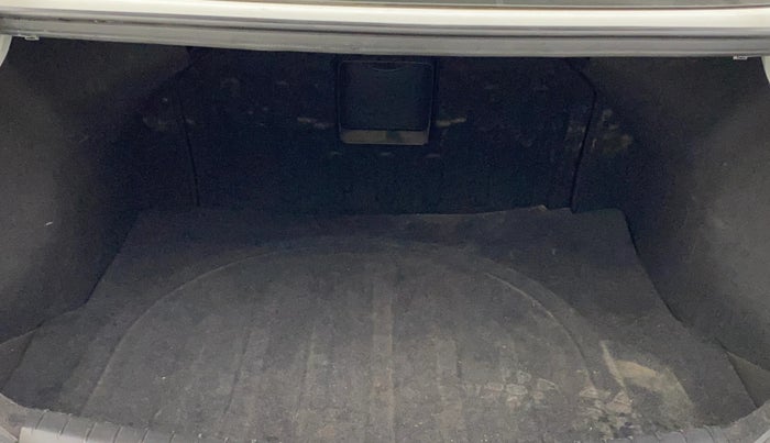 2016 Hyundai New Elantra 2.0 SX(O) AT PETROL, Petrol, Automatic, 1,01,757 km, Boot Inside