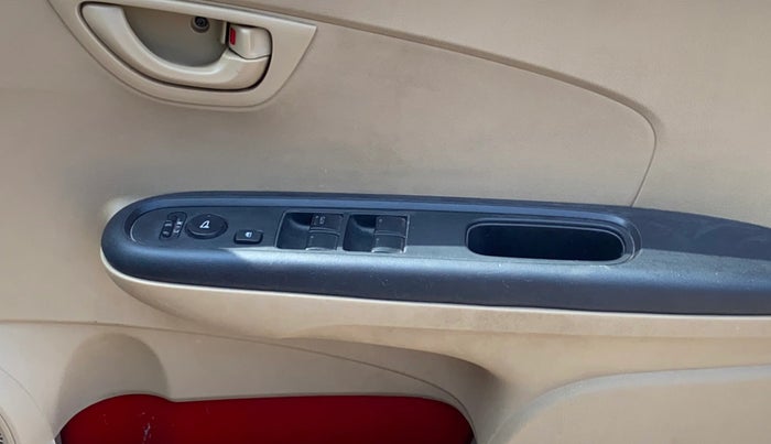 2017 Honda Brio S MT, CNG, Manual, 47,645 km, Driver Side Door Panels Control