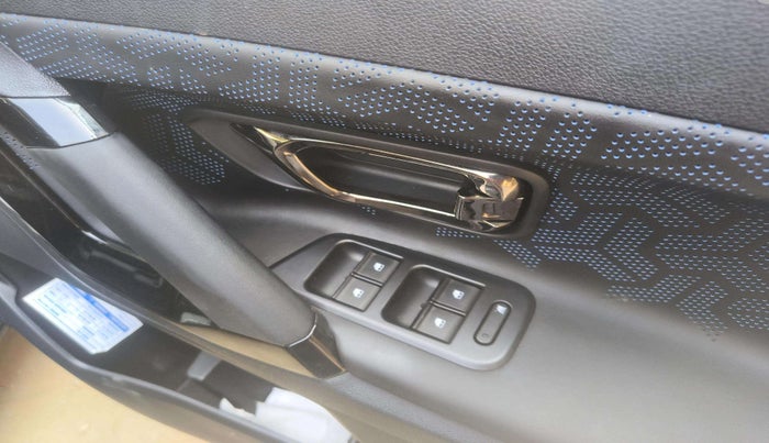 2022 Tata Harrier XZA PLUS 2.0L, Diesel, Automatic, 47,597 km, Driver Side Door Panels Control