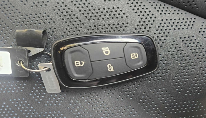 2022 Tata Harrier XZA PLUS 2.0L, Diesel, Automatic, 47,597 km, Key Close Up