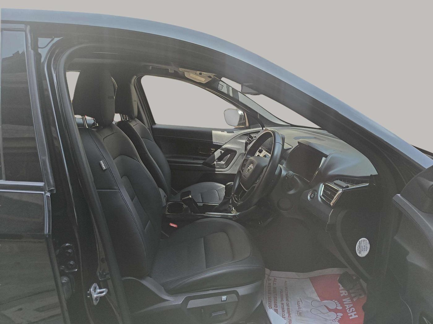 2022 Tata Harrier XZA PLUS 2.0L, Diesel, Automatic, 47,597 km, Right Side Front Door Cabin