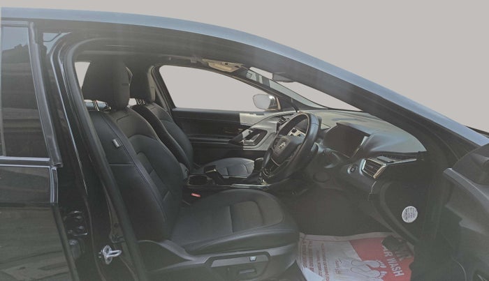 2022 Tata Harrier XZA PLUS 2.0L, Diesel, Automatic, 47,597 km, Right Side Front Door Cabin