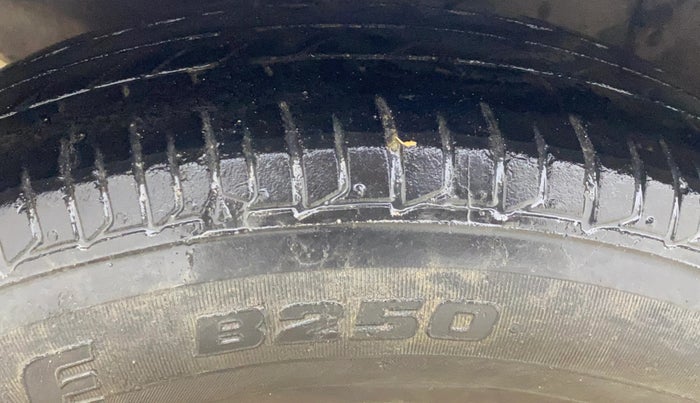 2015 Hyundai i10 MAGNA 1.1, Petrol, Manual, 51,972 km, Left Front Tyre Tread