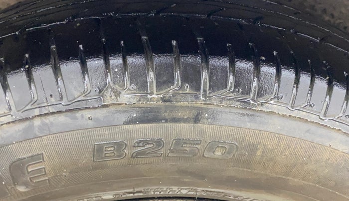 2015 Hyundai i10 MAGNA 1.1, Petrol, Manual, 51,972 km, Right Rear Tyre Tread