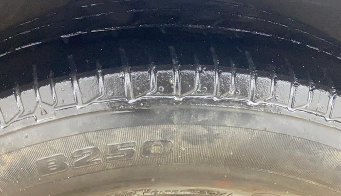 2015 Hyundai i10 MAGNA 1.1, Petrol, Manual, 51,972 km, Right Front Tyre Tread