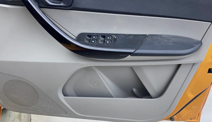 2017 Tata Tiago XT PETROL, Petrol, Manual, 70,783 km, Driver Side Door Panels Control